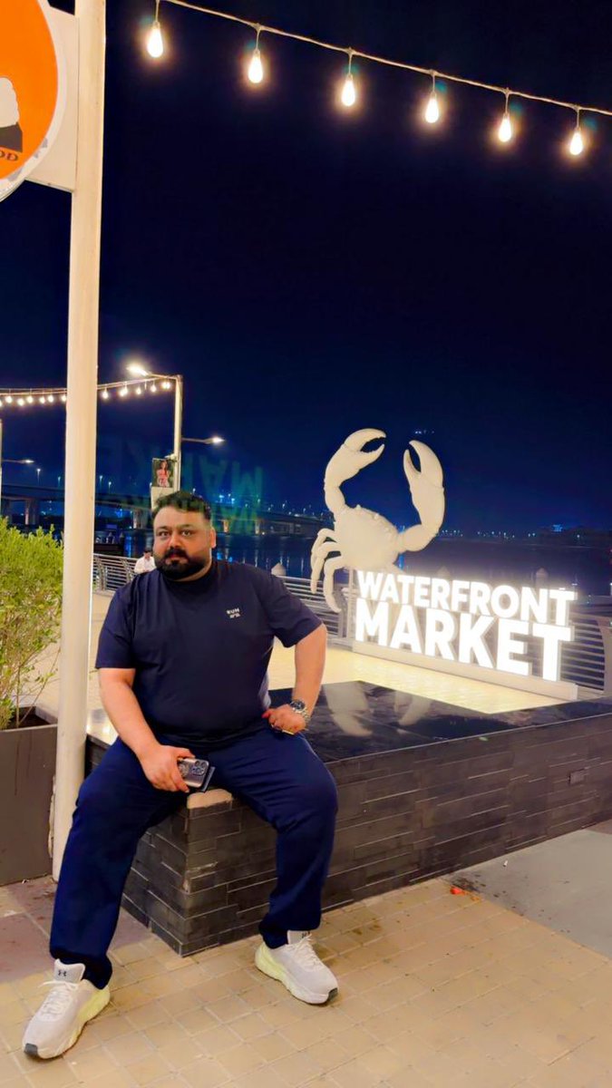 Ghulam00700's tweet photo. مچھلی مارکیٹ سے مچھلی بھی کھا لی، اب ویک اینڈ نائٹ کا اصل شکار شروع 😎🔥
پیٹ فل، موڈ وائلڈ، باقی رات کے فیصلے ��اریخ خود لکھے گی 😂🍻
#WeekendNight #DubaiNights #FishMarket #WildMood #StayTuned 😎🔥🍿 https://t.co/4CLUrIb0xA