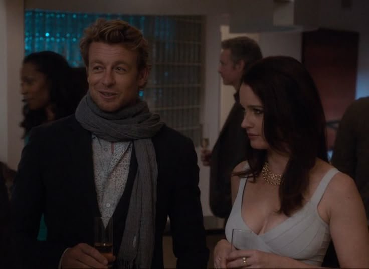 hiddlesreid's tweet photo. se tem uma coisa que o Patrick jane nao era é bobo, o vestido que ele escolheu pra lisbon que sabor https://t.co/0XnJdw9jtW