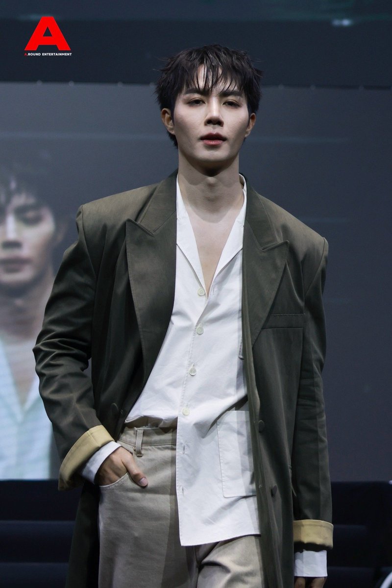 around_ent's tweet photo. “ซี พฤกษ์” ร่วมเดินแฟชั่นโชว์บนรันเวย์งาน ‘Mchoice &amp; Mint Awards 2026’

ZEENUNEW AT MINT AWARDS
#ซีนุนิวไปเอ็มชอยซ์
#ZeeNunew #ซีนุนิว #ZeePruk  
#MchoiceMintAwards2026
#MintAwards2026 https://t.co/TBMixSV5Vo