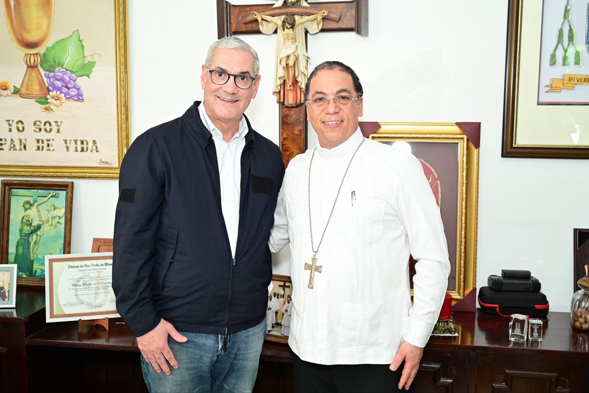 YuriEnriqueRL's tweet photo. @GonzaloCastillo Una parada especial en San Pedro 🙏🏼

@GonzaloCastillo compartió con Monseñor Santiago Rodríguez durante su recorrido por la provincia. Un encuentro cercano, de esos donde conversar y escuchar también forman parte del camino. https://t.co/UwruZ1edPy