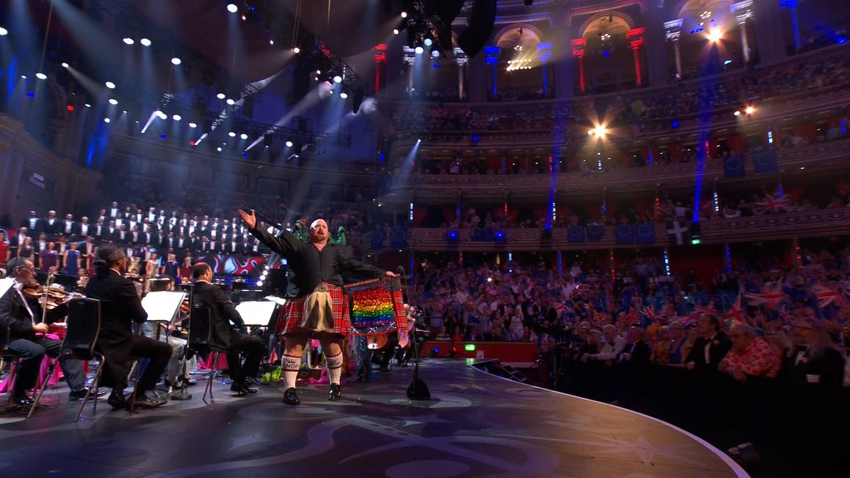 liarpoliticianz's tweet photo. WHAT THE FUCK is this ... we have flags supporting the Fourth Reich terrorist block, and we now have a "singer" parading lgbt bollocks on stage on a skirt. SICK FUCK @BBC! #TheProms #BBCProms #LastNightOfTheProms #BBCOne https://t.co/L5KrB5SCX9