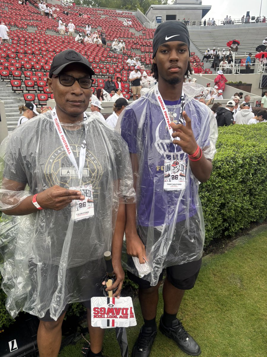 T3GonShine's tweet photo. I had a great time at UGA today! Thank you for the hospitality you’ve given me and my family. @RecruitGeorgia @ECHSrecruits @griffindavisuga @MattDeBary @RTerrellUGA https://t.co/U614tAhRo2