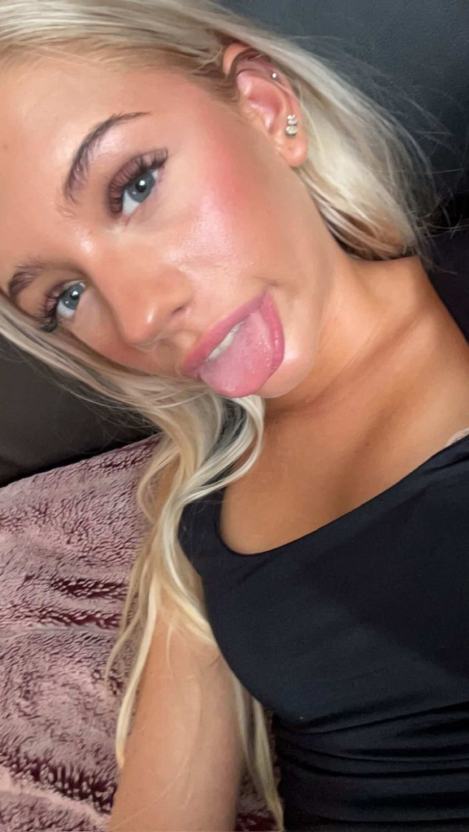 BoredBullxUk's tweet photo. Sara’s bf loves seeing me post her. Cuck would love it even more watching her take my big bull cock. Like for more of Sara and some slutty nudes 😈

Cucks jump in my DM’s to share ur sluts 😏 https://t.co/FUD0UChPWX
