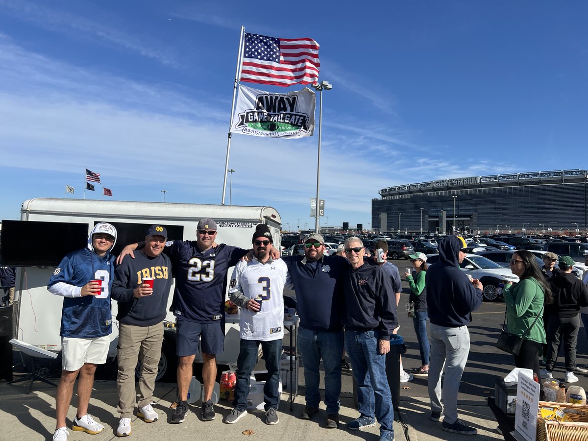 AwayTailgate's tweet photo. Traveling to MetLife Stadium for Packers vs. Jets?
Away Game Tailgate is the perfect place for Green Bay fans to gather before the game. No grill to haul, no food to pack, and no need to organize your own tailgate. https://t.co/j10hVA8lO9
#PackersNation #MetLifeTailgate #GoPackGo https://t.co/yKgLPj64ca