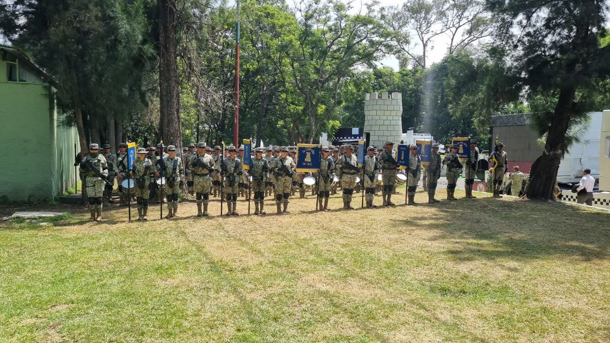 Santiagod181281's tweet photo. No pudo faltar la porras del Personal del Batallón Ingenieros de Combate.
¡¡Saludos al personal del Servicio de Ingenieros de Combate!!🫡🇲🇽
#Zapadores #EjércitoMexicano #GuardiaNacional #DesfileCivicoMilitar2026 https://t.co/ngJF3StzfI