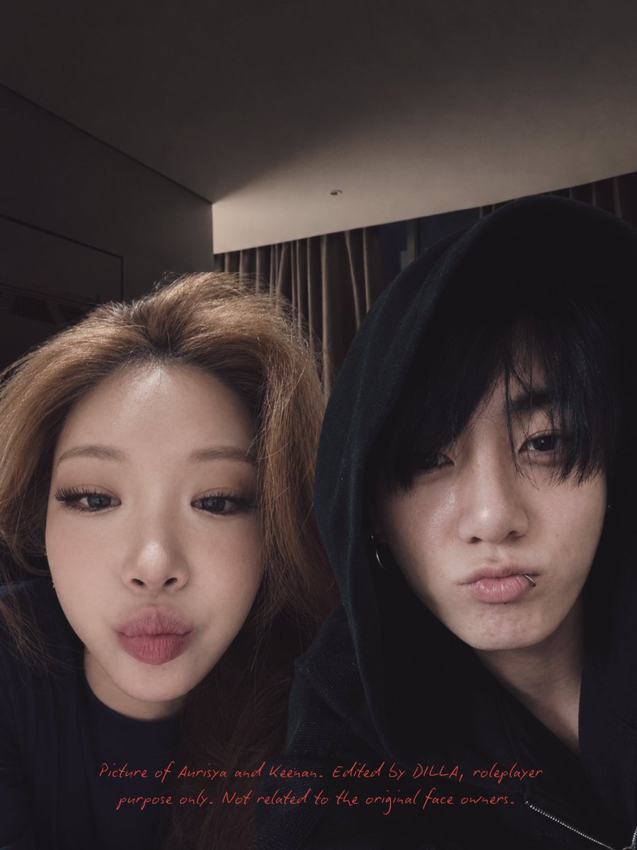 Aurilvoe's tweet photo. 📍𝘍𝘰𝘶𝘳 𝘚𝘦𝘢𝘴𝘰𝘯 𝘙𝘦𝘴𝘰𝘳𝘵, 𝘉𝘰𝘳𝘢-𝘉𝘰𝘳𝘢 𝘐𝘴𝘭𝘢𝘯𝘥, 𝘍𝘳𝘦𝘯𝘤𝘩 𝘗𝘰𝘭𝘺𝘯𝘦𝘴𝘪𝘢. 
──────────────────────
Selfie random malam ini, walaupun di foto pertama agak mengbadmood lelaki enih malah lihatin atap kamar. 🤏🏻 https://t.co/wjsoYWLeXK