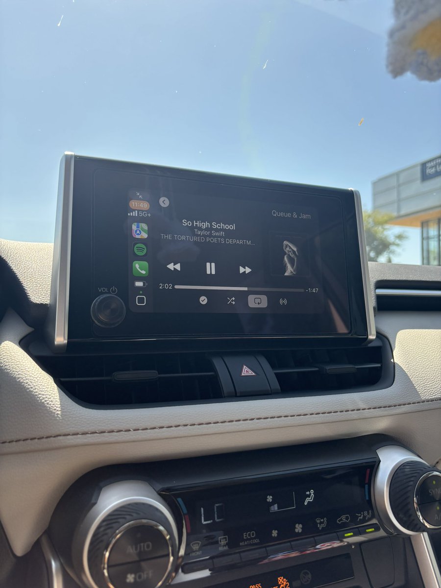 valkyminaa's tweet photo. listening to ttpd on the way bc this whole album reminds me of chattycups &amp; that era 😭🤍 https://t.co/jaOOn4fbol
