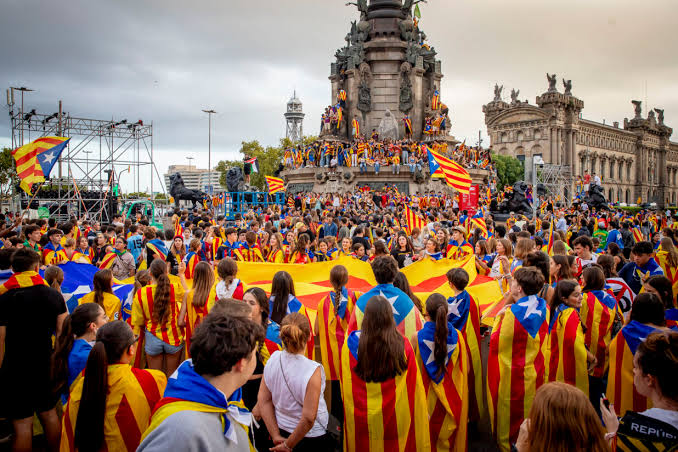 msunyol's tweet photo. Aquest any no hi ha hagut guerra de xifres, ni falta que fa. La notícia important és una altra: la canalla ha sortit a la palestra. 

#Diada2026 https://t.co/l3bOTq0olo