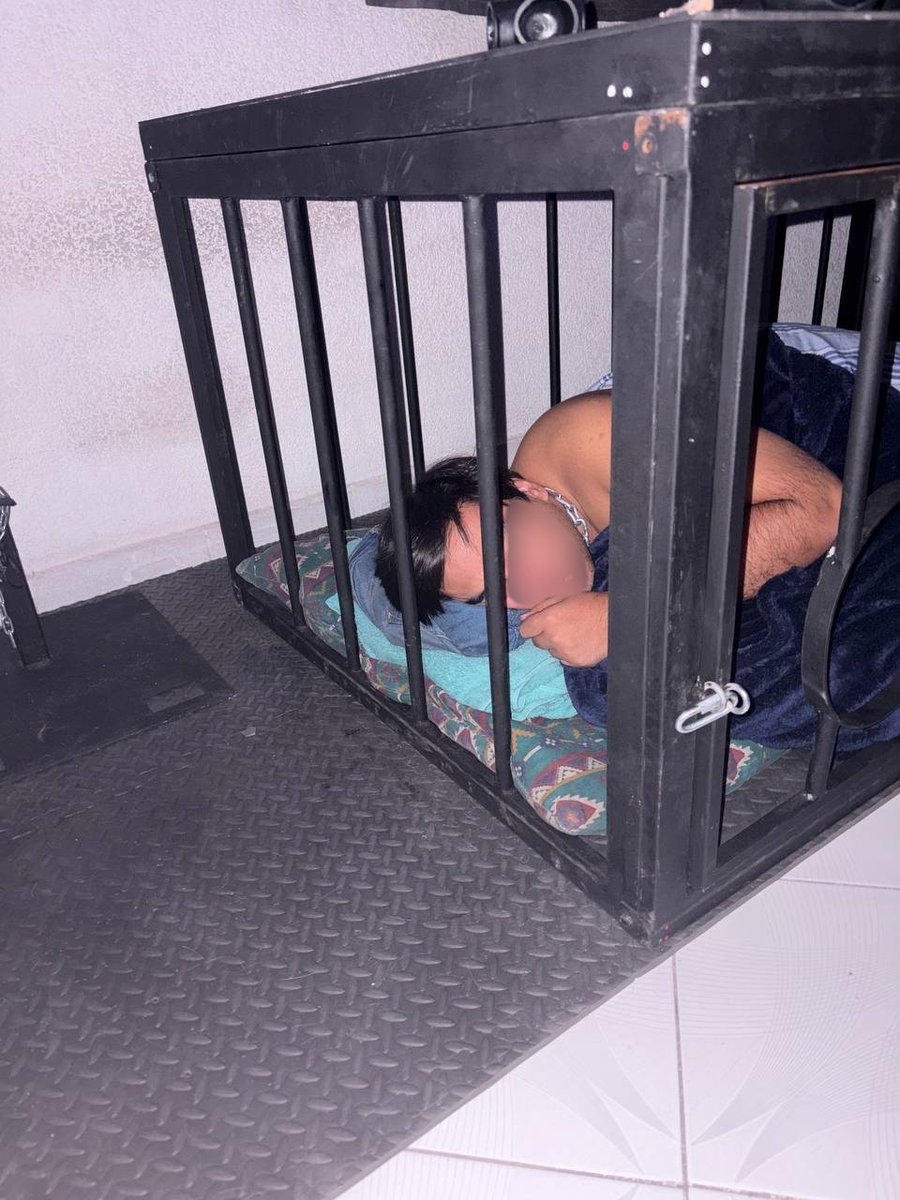 tramplingstgo's tweet photo. Estar durmiendo en una Jaula, nunca me sentí más resguardado al dormir, sinceramente me sentía donde y como debería dormir siempre
Gracias Señor @Huitzilhug https://t.co/oLDHCKgfXS