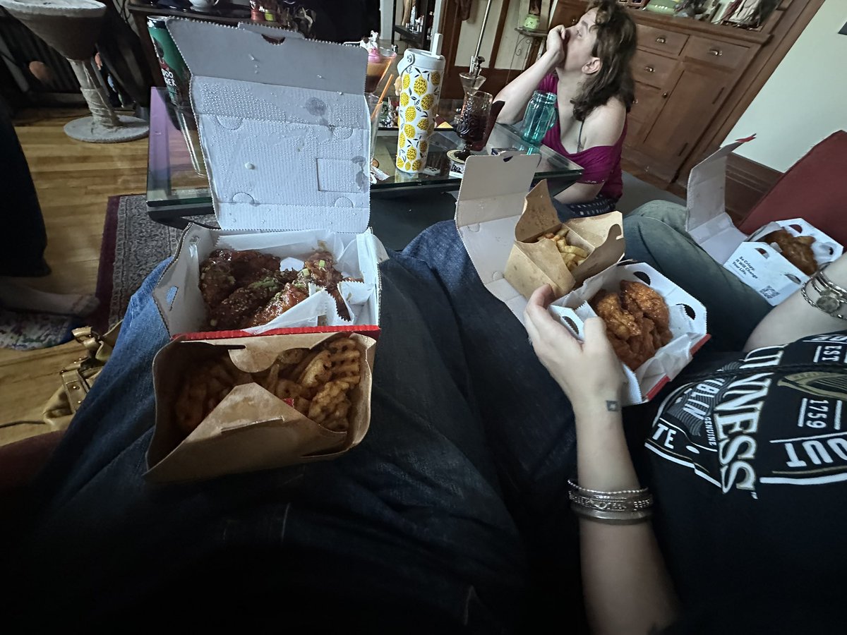 ninjapanda0125's tweet photo. Happy Fat Fuck Friday https://t.co/GQFjXjtzJa