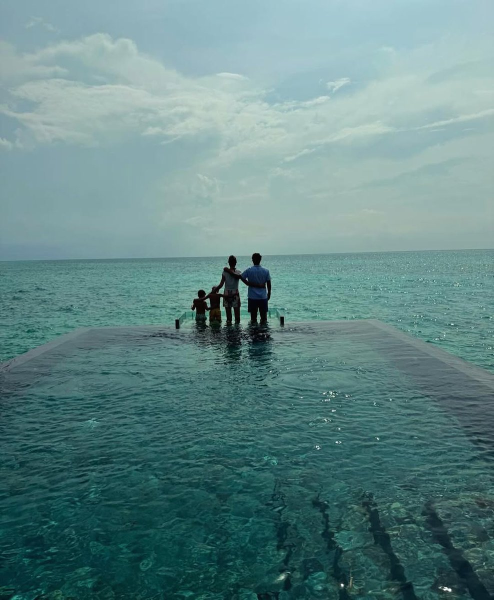 snypercaicedo's tweet photo. Quality family time at my favorite place, . Thank you my love  for this dream trip. We love you 🏝️🏖️🏝️⛱️ https://t.co/RLhNYWbmAx