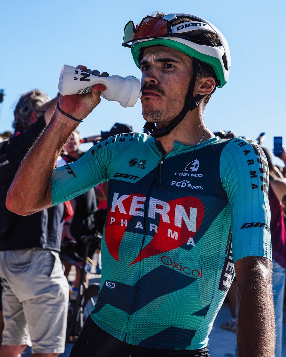 EqKernPharma's tweet photo. ❤️‍🔥 El Equipo Kern Pharma suma un nuevo puesto de honor en #LaVuelta26 con Urko Berrade 

🗣️“Me lo he dejado todo en una etapa durísima. Acabaré La Vuelta con la sensación de haberlo dado todo por conseguir la victoria” [Urko Berrade]

📲 https://t.co/XBUM18DfXR https://t.co/gzaZNQDDzZ