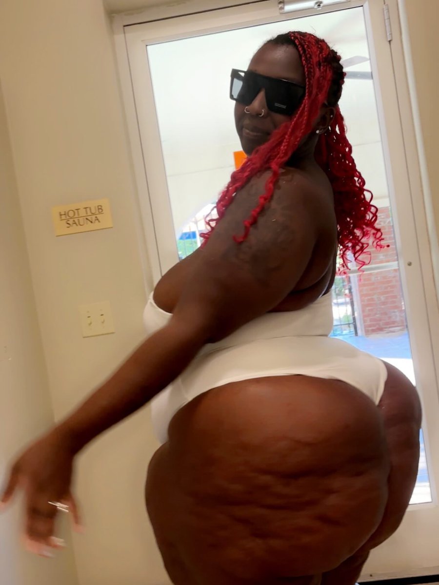 thickgirlnia's tweet photo. What type of rock is this again 🫣 https://t.co/6Ki1fNNCK1