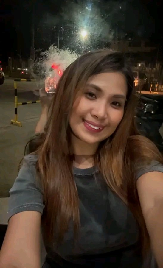 Miriammark134's tweet photo. Late night 🌆 mood 
Just smiling 🤤 https://t.co/SPl9cS7ZU8