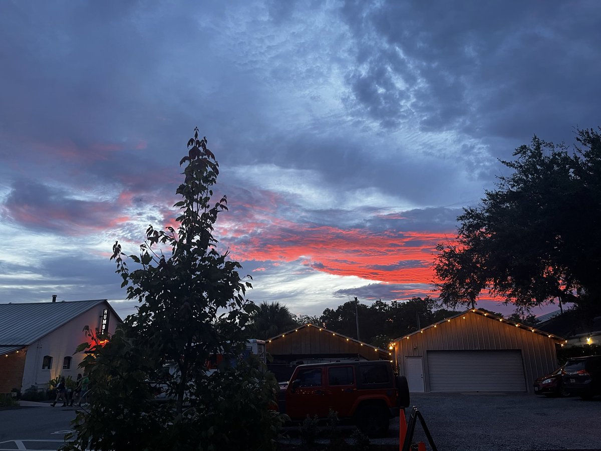 PaterSalis's tweet photo. Pretty sunset from yesterday :) https://t.co/RuPT81bDOc