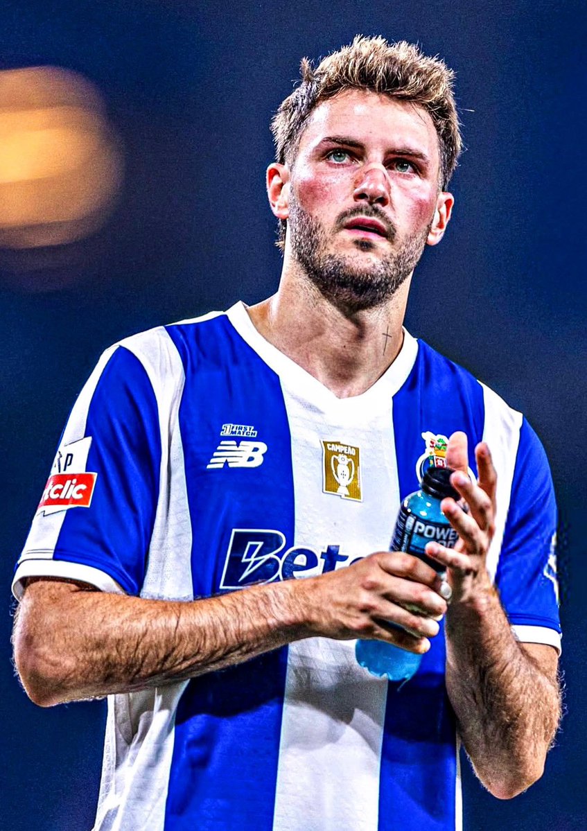 AllFutbolMX's tweet photo. 🚨🤯 BREAKING: SANTIAGO GIMENEZ HAS SCORED HIS FIRST-EVER GOAL FOR FC PORTO!

The Mexican striker finally finds the net after nearly a year. HE IS BACK. 🇵🇹🔥 https://t.co/K9ozeK1KTC