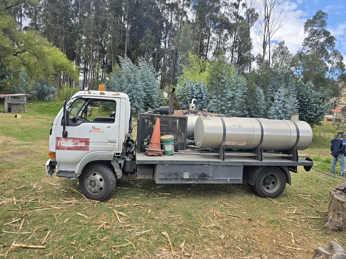 ETAPAOficial's tweet photo. 🌿💧 Trabajamos por una Cuenca más limpia y sostenible.

ETAPA EP realiza el mantenimiento constante de interceptores, como parte de las acciones para fortalecer el adecuado manejo de las aguas residuales.

Estas labores contribuyen a la conservación del entorno y el bienestar de todos los cuencanos. ✅

#ETAPAEP  #QueCuencaNosUna💫

@AlcaldiaCuenca1