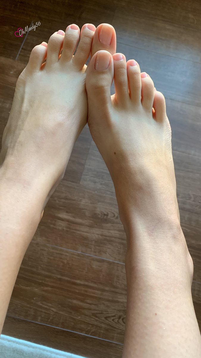 OhMandy56's tweet photo. Nudes in the morning light ☀️👣 

#feet https://t.co/sJqlV3OJft