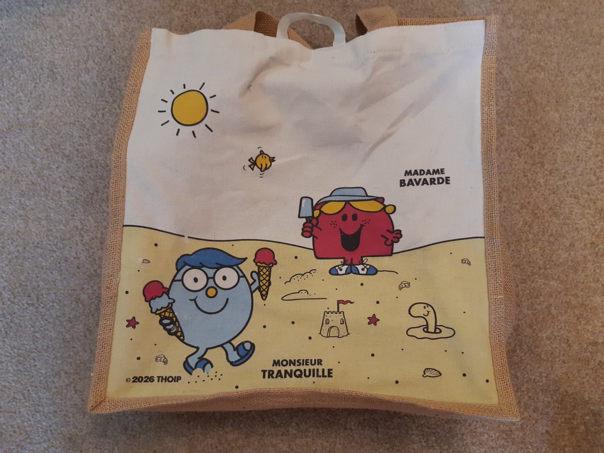 LanguagesCat's tweet photo. Languages Cat Junior a acheté ces sacs fantastiques pour ses parents! https://t.co/5EXG2dUFJc