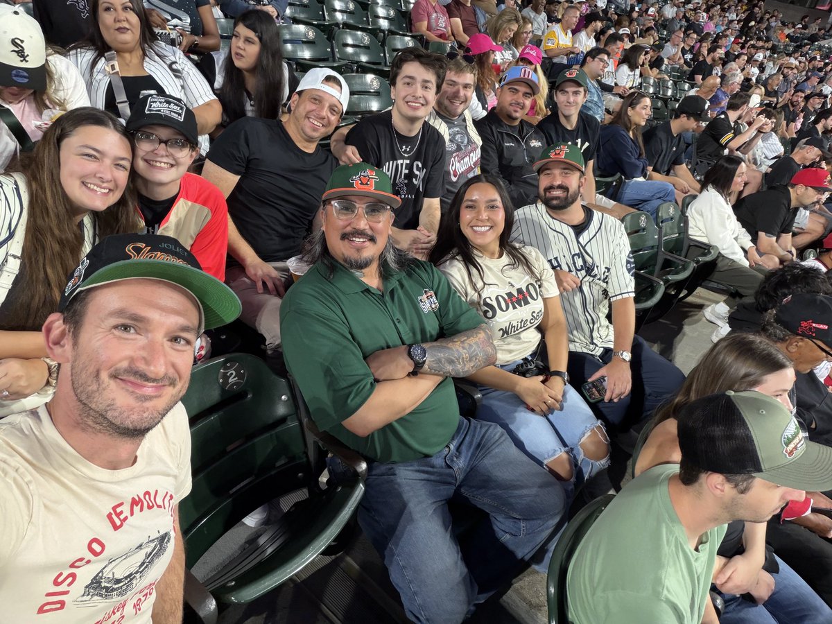 JolietSlammers's tweet photo. A great evening with the SlamFam at the White Sox Game! ⚾️

#SlamFam #GetLockedIn🔒 https://t.co/MNun38rkne