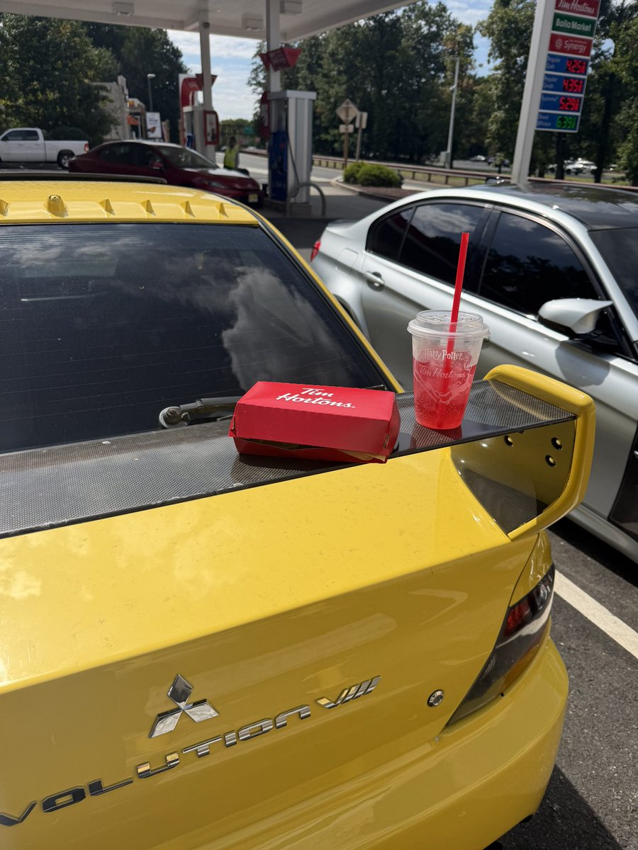 deadst5r's tweet photo. Tim hortons on the evo https://t.co/rE1QSnDjFH