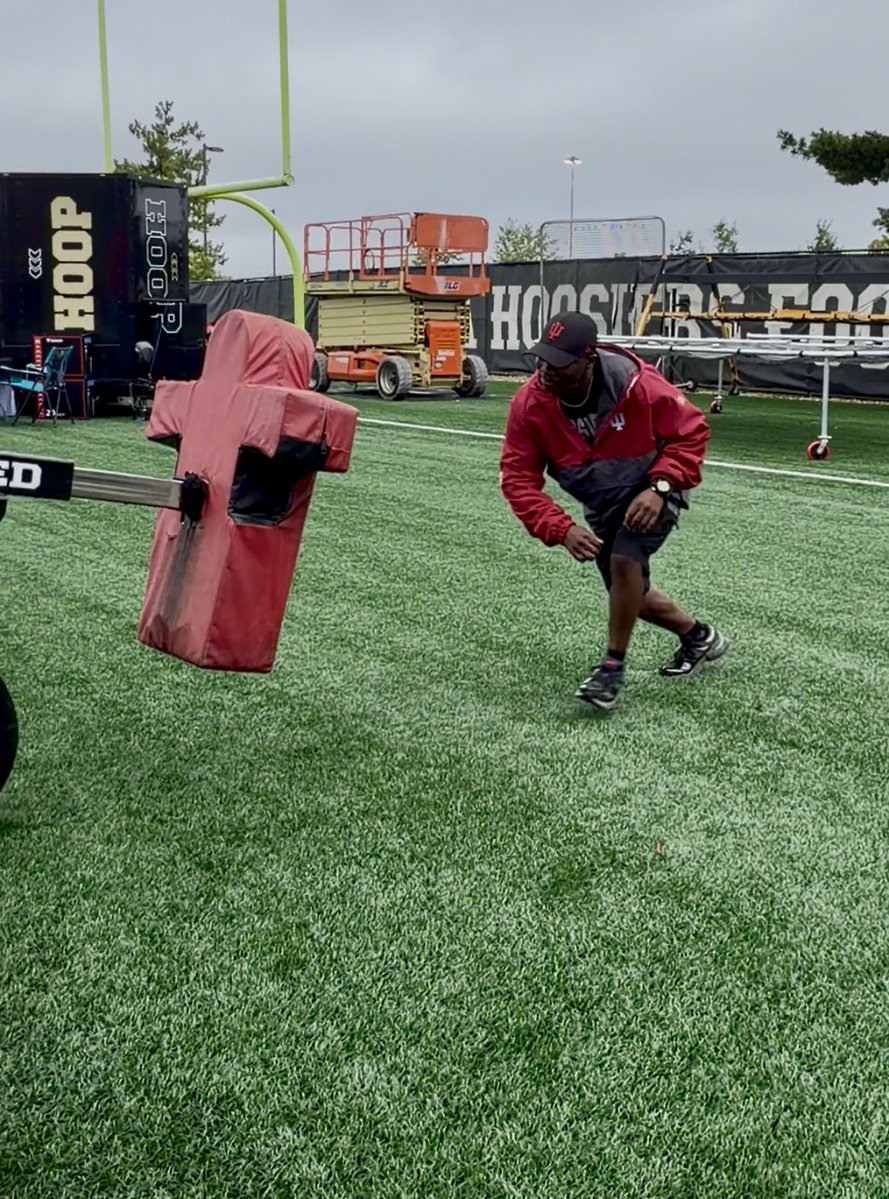 QJBeat's tweet photo. Touched some grass today, even though it was artificial lol but knocked college runout off of the bucket list 😅 https://t.co/rwjPREznz5