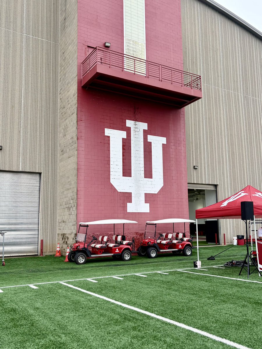 QJBeat's tweet photo. Touched some grass today, even though it was artificial lol but knocked college runout off of the bucket list 😅 https://t.co/rwjPREznz5