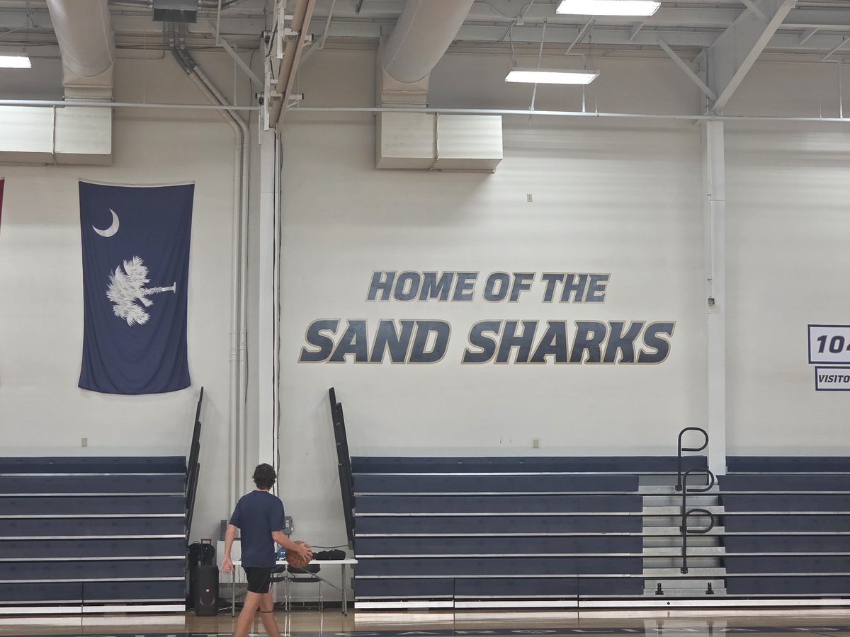 NicholasW_4's tweet photo. Appreciate @Coach_RonFudala, Coach Dyer, and the @USCBMBB staff for a great Prospect Camp today. π¦
Learned a lot. Grateful for the opportunity.
#FinsUp #ClassOf2027 #SCHSBB https://t.co/aBSAFK1hJL