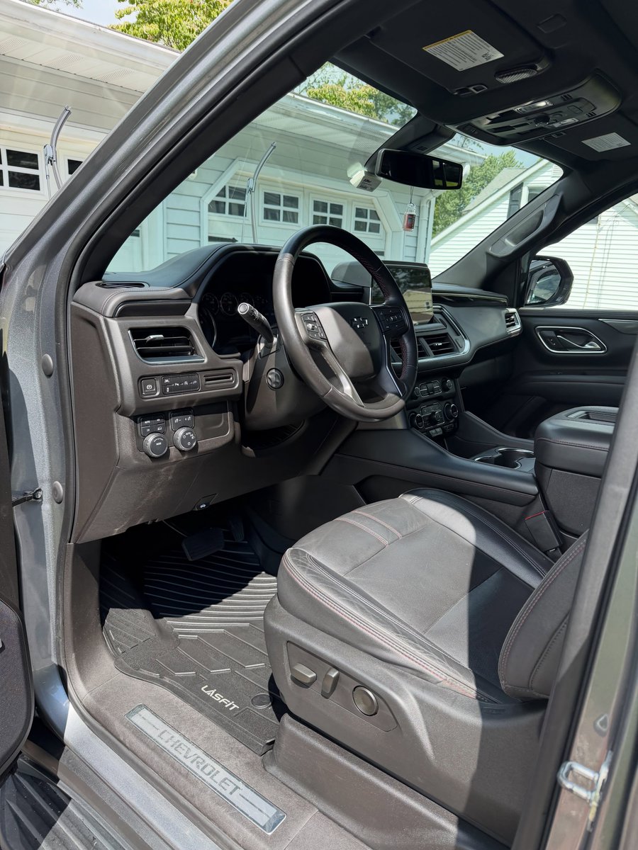 ElisaQuasdyr's tweet photo. 2021 Chevy Suburban fully refreshed. Deep interior cleaning removed dirt, crumbs, and everyday mess, while the exterior got its shine back. Mobile detailing with our own water and power. Monday-Saturday, 8am-7pm. https://t.co/TDaTKBCdpU