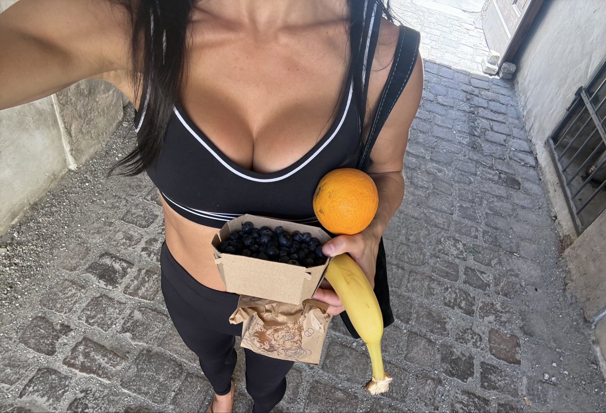 Audreywolf420's tweet photo. Healthy eating and living to keep this body 💦💦 https://t.co/uRu7zORiqq