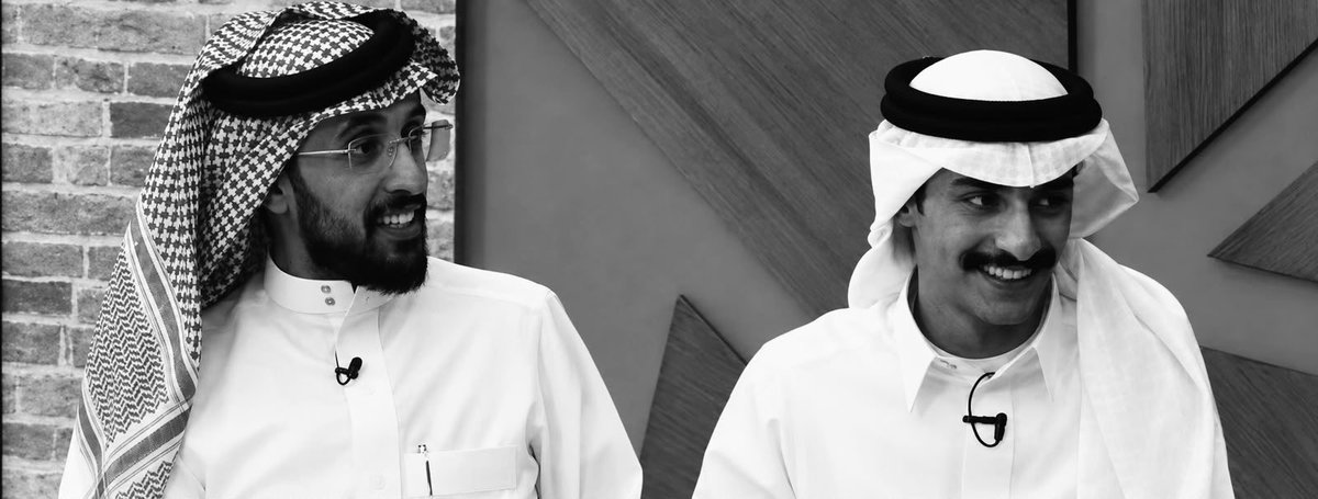 7v7ij's tweet photo. الحقيقة دايم تنافي ماتخفيها الصدور
شايل في صدري علومٍ واجده ومزبره 

والله ان صدري تملى بالجنايز والقبور
امتلى صدري من الهم عجه وغبره

ليت في صدري نوافذ والعجاج من الشعور
ينطلق حتى يعبر للعرب وتعبره 

شاعرٍ عنده شعور يستصيغه في سطور
لانكسر جوفي شعور شعري اللي يجبره

ابتدت عندي حقيقه واتنقى في البحور
واترقب ��لخبير وشفت والله مصبره 

اعرف المؤمن اليا من وهبه الوهاب نور
ياضح في وجه التقي واللي يشوفه يخبره

والله انك ظاهره، والظاهره تبغى الظهور 
نادرٍ مثلك كبير وربي اللي كبره

يافهد يابو محمد باقي للمجد دور 
وانت تعرف كل مجدٍ تقدر انك تعبره

#عبدالصمد_بادي 
#فهد_معيان