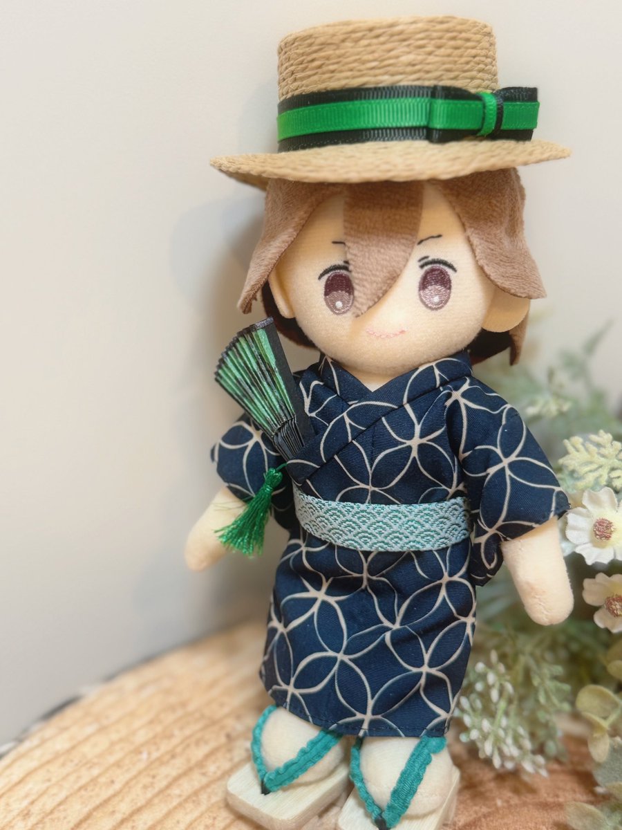 kawazoomin's tweet photo. 扇子完成〜🪭
タッセルが可愛くできたのでとても満足。
ミニチュアだからちょっと厚みがもりもりだけどご愛嬌😌

裏側の留め具に釘の頭を使ってるから
おててのマグネットにくっつけて持たせられるのがこだわりポイント✨

#うたプリ手芸部 https://t.co/7GyrccTMdZ