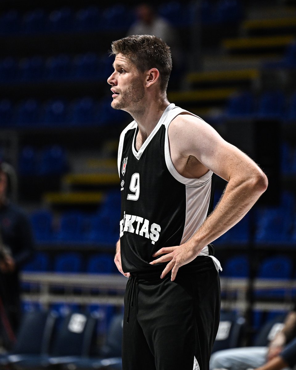 BJK_Basketbol's tweet photo. Galibiyetimizin skor dağılımı. 🦅

Wenyen Gabriel - 21
Jaylen Nowell - 15
Ante Zizic - 14
Conor Morgan - 13
Anthony Brown - 11
Berk Uğurlu - 10
DaQuan Jeffries - 10
David DeJulius - 8
Devon Dotson - 3
Yağız Aksu - 3 https://t.co/BgTquoq9jW
