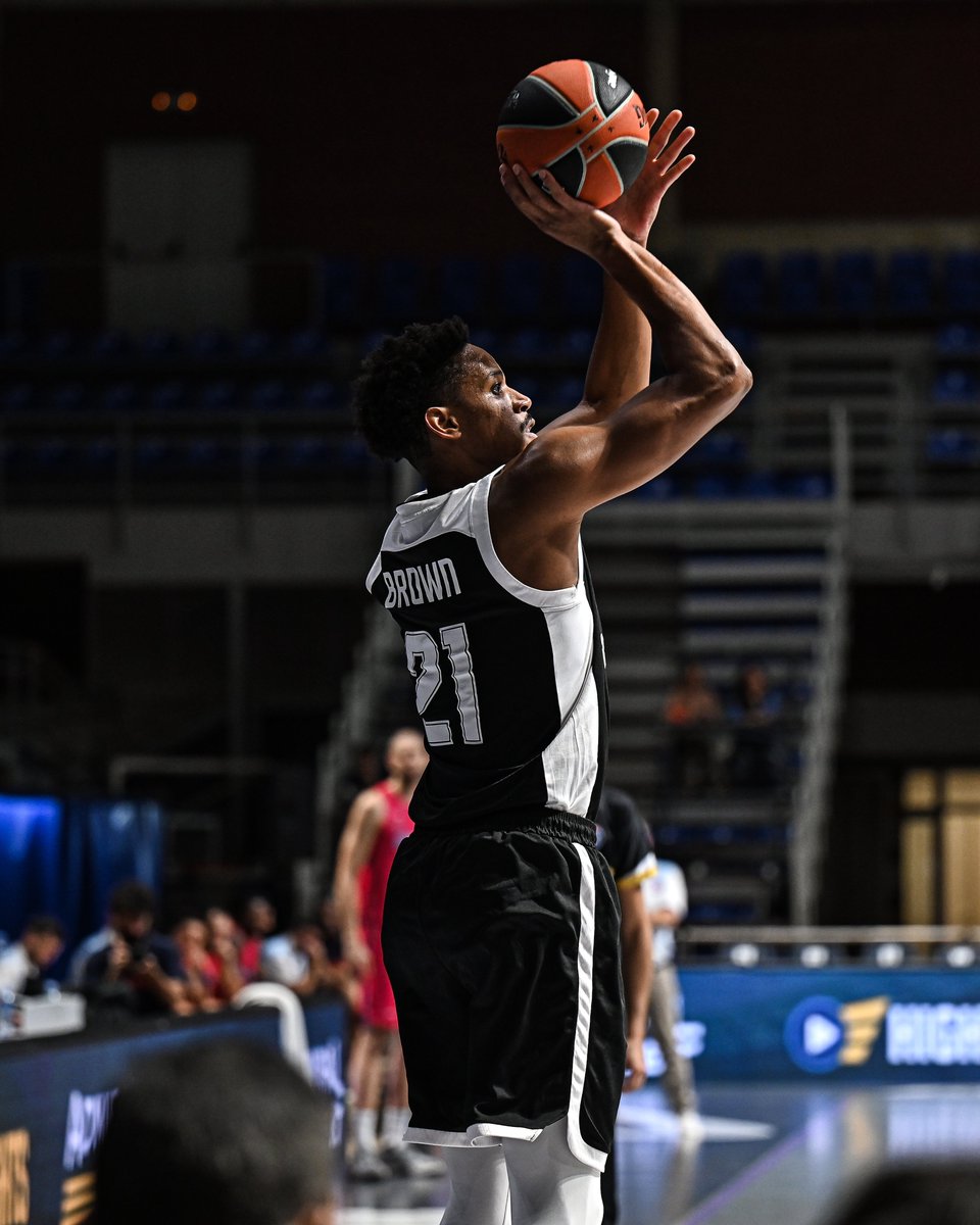 BJK_Basketbol's tweet photo. Galibiyetimizin skor dağılımı. 🦅

Wenyen Gabriel - 21
Jaylen Nowell - 15
Ante Zizic - 14
Conor Morgan - 13
Anthony Brown - 11
Berk Uğurlu - 10
DaQuan Jeffries - 10
David DeJulius - 8
Devon Dotson - 3
Yağız Aksu - 3 https://t.co/BgTquoq9jW