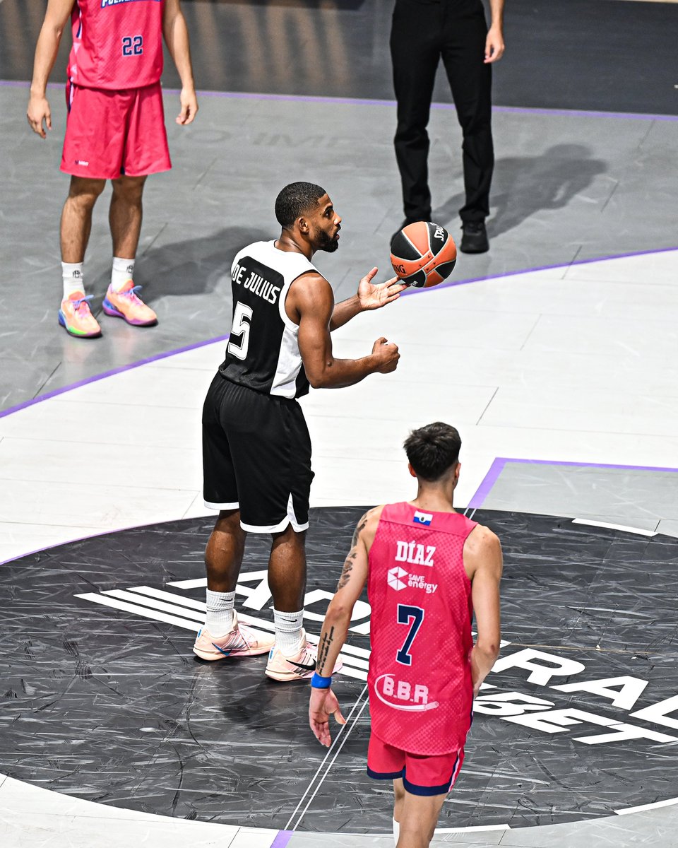 BJK_Basketbol's tweet photo. Galibiyetimizin skor dağılımı. 🦅

Wenyen Gabriel - 21
Jaylen Nowell - 15
Ante Zizic - 14
Conor Morgan - 13
Anthony Brown - 11
Berk Uğurlu - 10
DaQuan Jeffries - 10
David DeJulius - 8
Devon Dotson - 3
Yağız Aksu - 3 https://t.co/BgTquoq9jW