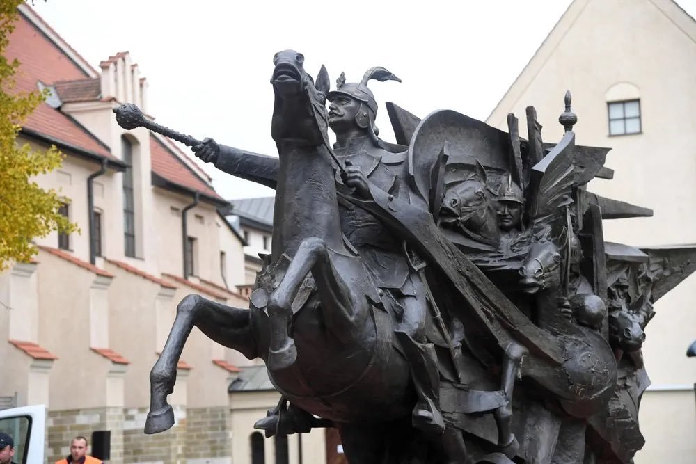HumbleFlow's tweet photo. In case you forgot: Poland was promised a statue of the Polish king on the very spot where he defeated the Ottomans and helped break the Siege of Vienna in 1683.

Vienna backed out in 2024 because the statue was apparently “Islamophobic.” https://t.co/Mvmwu4YWM8
