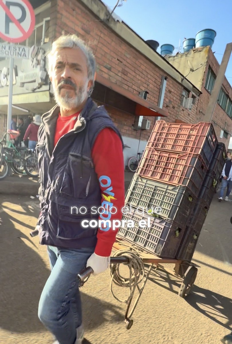 german_ricaurte's tweet photo. Faltan 13 meses para las elecciones y ya fue obrero, cotero y verdulero. El catálogo de divercity se queda corto. Esta es una estrategia supremamente trillada y forzada. https://t.co/V6XXVYmpqY