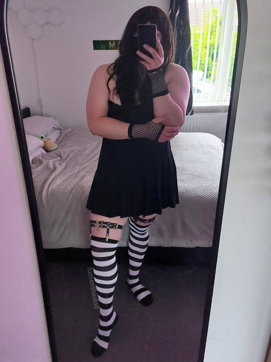 Lumenthedoll's tweet photo. Hope you like the outfit guys, gives me wednesday vibes https://t.co/EzHXn9HOGr