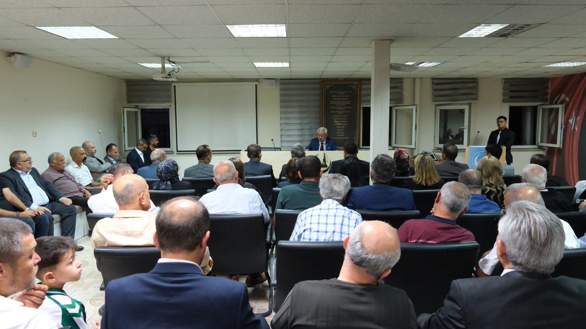 KonyaUlkuOcak's tweet photo. 12 EYLÜL | UNUTMAK TÜKENMEKTİR

Tarihimize kara bir iz olarak düşen 12 Eylül’ü unutmamak, yaşananları gelecek nesillere aktarmak ve ülkücü şehitlerimizi yâd etmek amacıyla düzenlediğimiz “Unutmak Tükenmektir” başlıklı konferansımızı gerçekleştirdik.

Programımıza; Milliyetçi Hareket Partisi MYK Üyesi Güzide Çipan, Prof. Dr. Özer Karakayacı, Milliyetçi Hareket Partisi Konya İl Başkanı Sedat Göncü ve il yönetimi, Meram İlçe Başkanı Mahmut Yaman ve yönetimi, Karatay İlçe Başkanı Muammer Özcan ve yönetimi, TÜRKAV Konya İl Başkanı Erhan Dönmez ve yönetimi, sendika başkanları ve ülküdaşlarımız iştirak etti.

Programımız; Kur’an-ı Kerim tilaveti ve dualarla tamamlandı.

Programın ardından Konya Zafer Meydanı’nda, başta Gazi Mustafa Kemal Atatürk ve tüm şehitlerimiz olmak üzere; Ruhi Kılıçkıran’dan Fırat Yılmaz Çakıroğlu’na kadar ülkücü şehitlerimizin aziz ruhlarına lokma ikramında bulunduk.

Aziz şehitlerimizi rahmet, minnet ve dualarla yâd ediyor; emanetlerine sahip çıkacağımızı bir kez daha ifade ediyoruz.

Unutmak tükenmektir.
@ayyildirim1