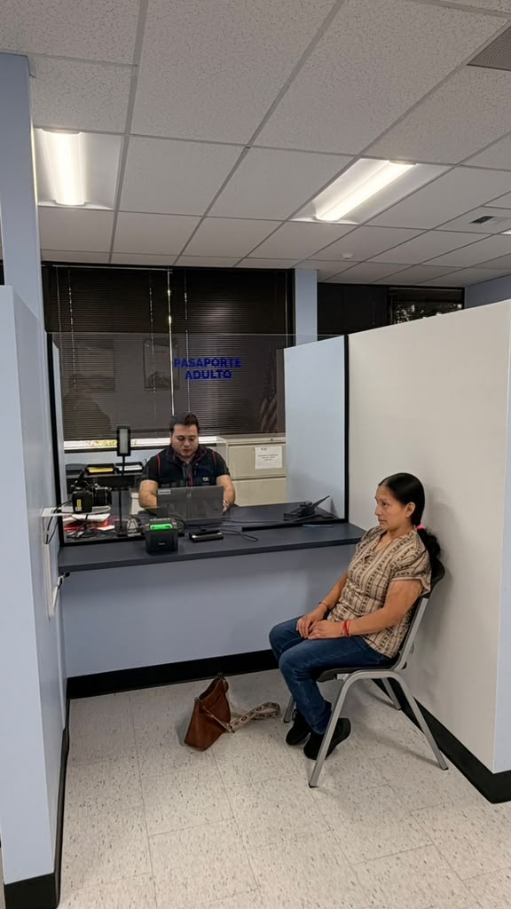 ConsGTEstadoWA's tweet photo. El Consulado General de la República de Guatemala en el Estado de Washington, brinda asistencia y protección consular a guatemaltecos que viven dentro de nuestra jurisdicción. Sábado consular 12 de septiembre de 2026. #GuatemalaCercaDeTi https://t.co/pqp0QUnxXa