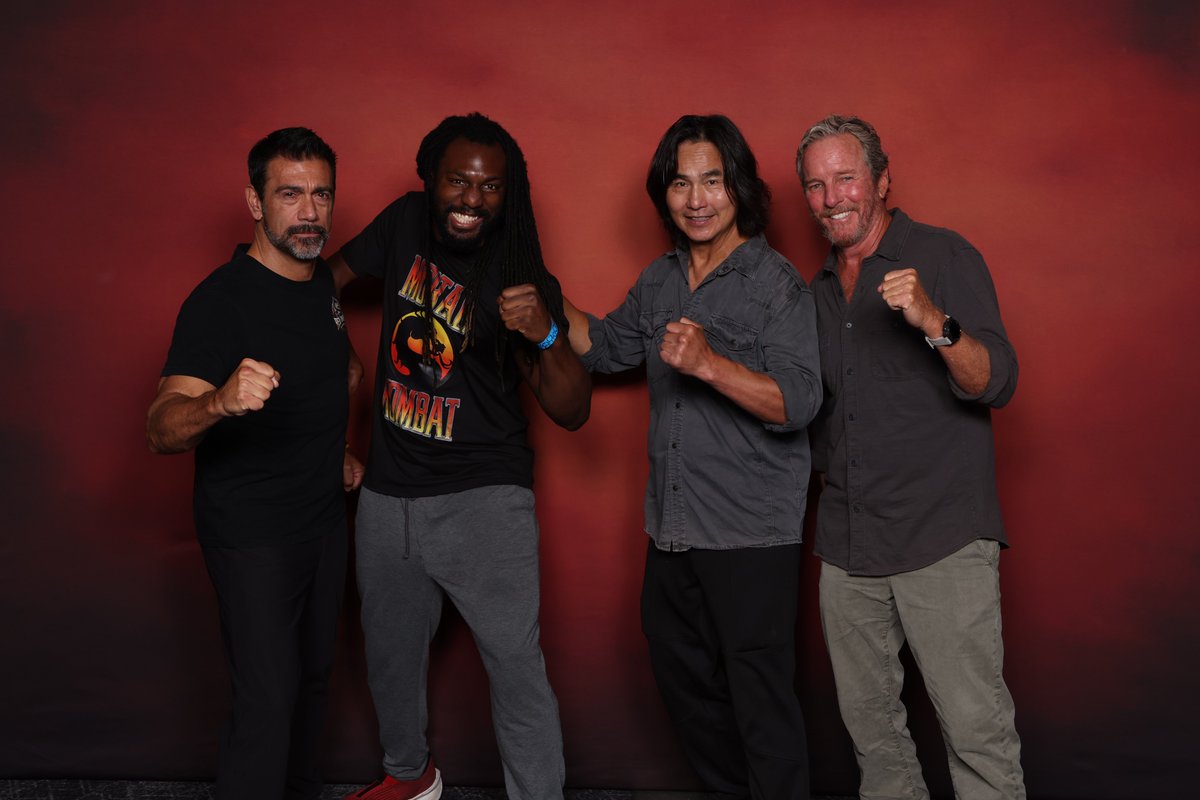 OfficialSkym1ke's tweet photo. I GOT A PICTURE WITH THE OG MORTAL KOMBAT GANG! ROBIN SHOU (LIU KANG, LINDEN ASHBY (JOHNNY CAGE) AND CHRIS CASAMASSA (SCORPION)! #MortalKombat #FinishHim #FlawlessVictory @horrorhound @noobde https://t.co/4OdPxA4ooO