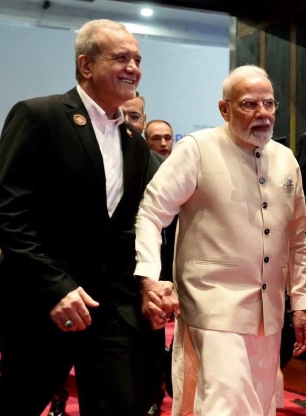 arunpudur's tweet photo. ⚡The US couldn't bend the Iranians even after bombing them relentlessly. 

The Iranian President hears the message of Hinduism from our seers and...

"He touches the feet of the Hindu Seer to seek his blessings"

This is absolutely unprecedented in history.

Modi's India 🇮🇳 https://t.co/8LHuvnAAAb