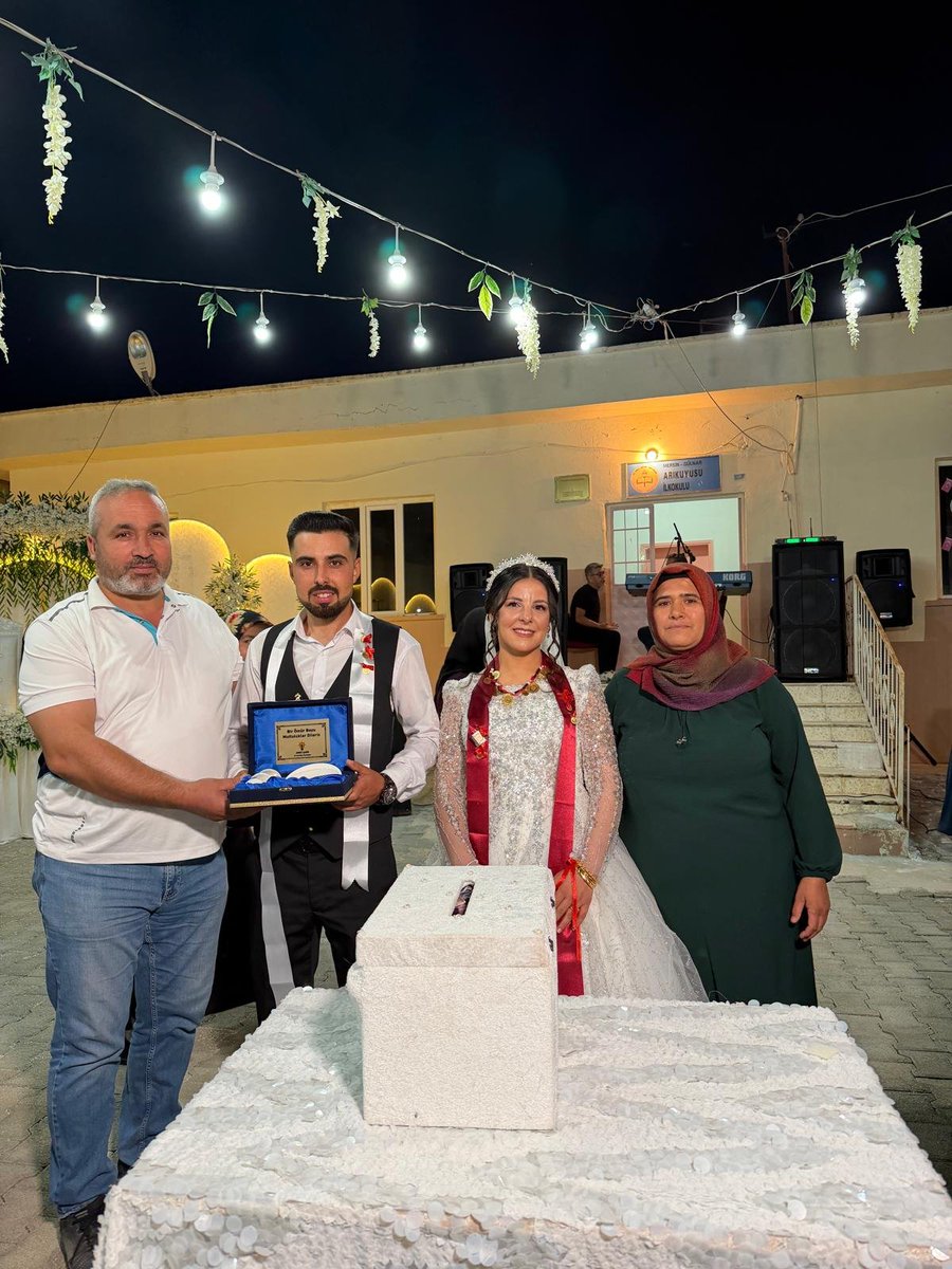 AkGulnar33's tweet photo. 💍 Arıkuyusu Mahallemizde Düğün Sevinci

İlçe Yerel Yönetimler Başkanımız Sayın Ramazan KESKİN ve Zeyne Mahallesi Kadın Kolları Mahalle Başkanımız Sayın Dursun SARI, Arıkuyusu Mahallemizde Betül &amp; Yunus çiftimizin düğün merasimine katılarak mutluluklarına ortak oldular. https://t.co/flXvXHhBuf