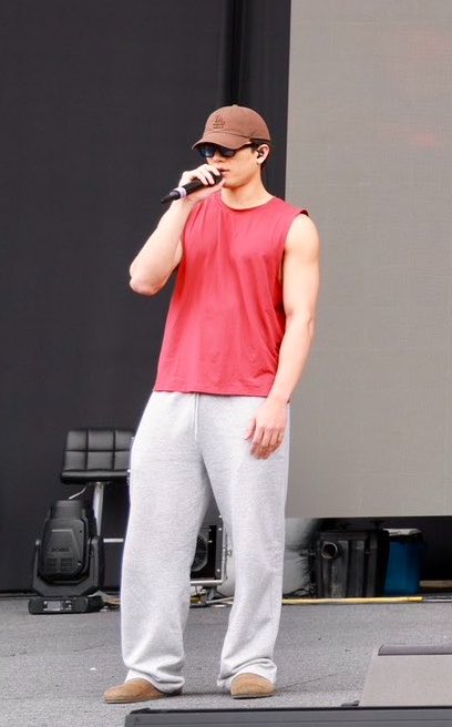 beegiiws's tweet photo. นาน ๆ ทีจะเห็นคุณจอสใส่เสื้อแดงงงง❤️

#OLFDreamOninPeru
#JossWayar https://t.co/mrlwdQ3RLP