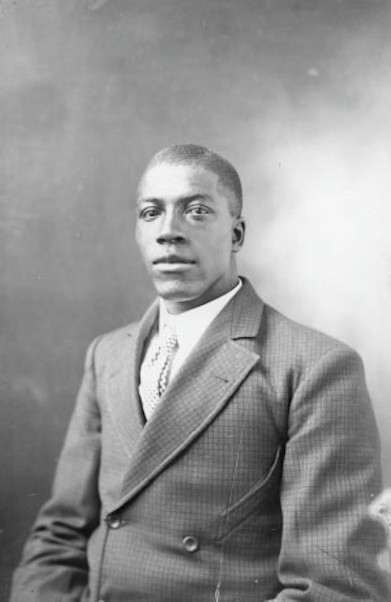 BlackPowerBA's tweet photo. Taper “origin” is debated. My claim has always been, the Line up. With or without a fade. 1) Texas early 1920s Shape up and Fade. 2) NY 1924 boxed lined up. 3) 1932 Line up. It became more popular in the 70s and boomed in the 1980s, when it went global. https://t.co/EURxeRTXfn