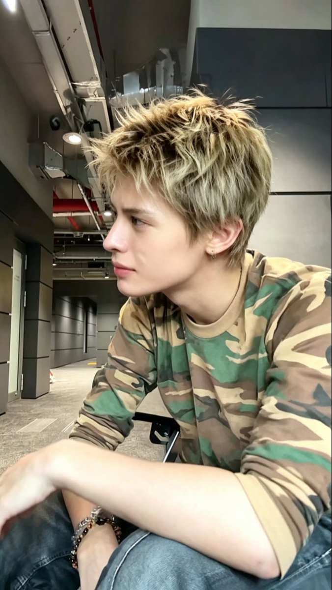 lvchanelz's tweet photo. he's just perfect isw https://t.co/QEMwzueC5x