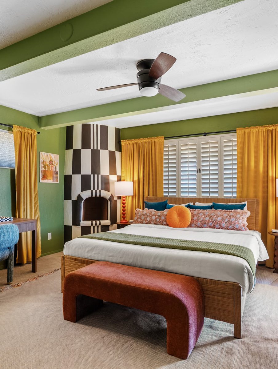 funkitco's tweet photo. Full creative freedom from Robuilt in a market that demands wild design. 🌵🫦

Short term rental design is part of the investment, same as pricing.

#airbnbdesign #rentalproperty https://t.co/7bEtINUAQd