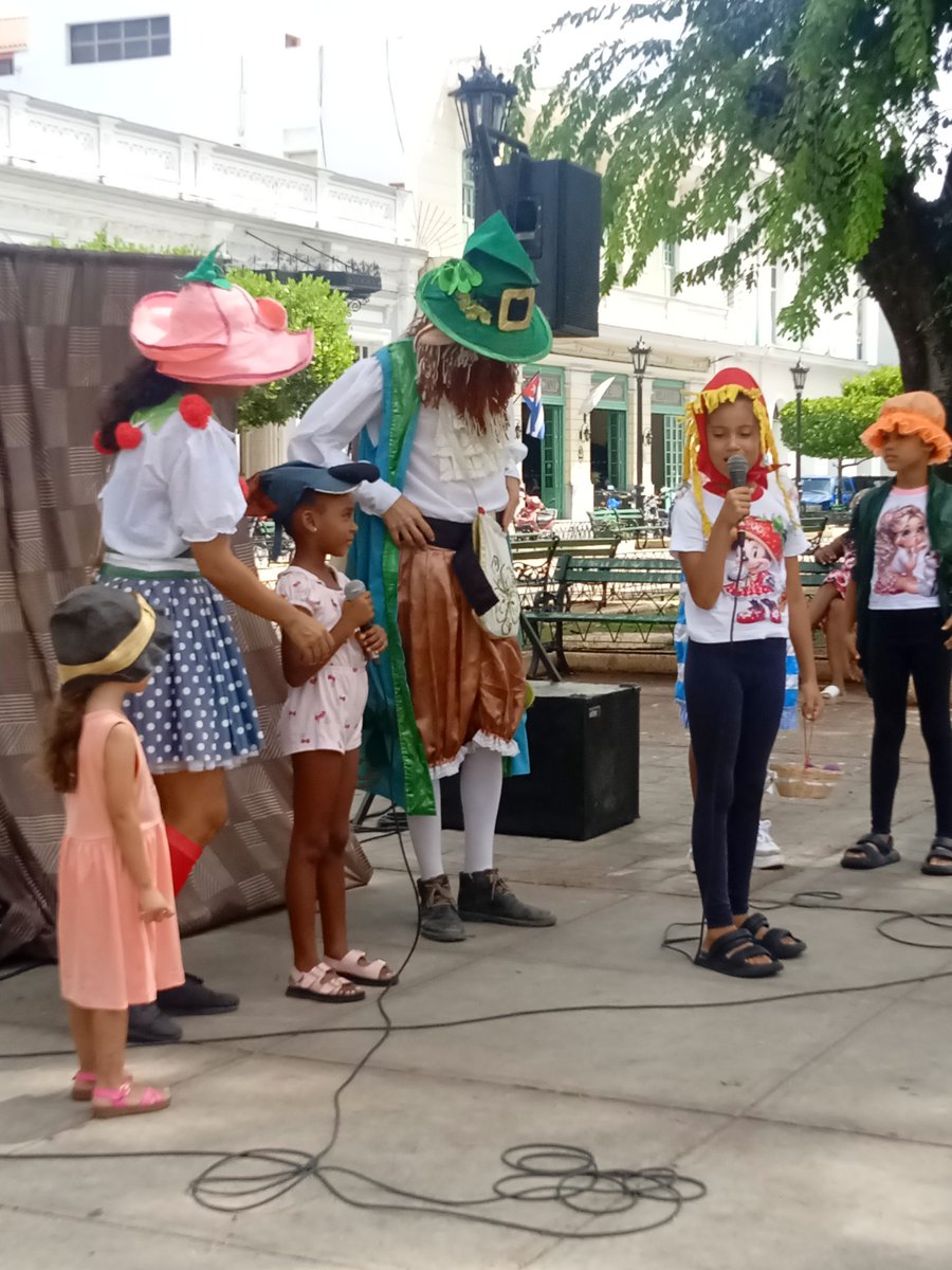 AtenasBella's tweet photo. Los segundos sábados de cada mes llega al Parque de La Libertad, el Proyecto Figurarte con el Abuelo Duende y Tata Pamela para hacer divertir, en especial, a los más pequeños de las familias.
#direccionmunicipalculturamatanzas
#CubaEsCultura
#MatancerosEnVictoria https://t.co/cC6J0VthuX