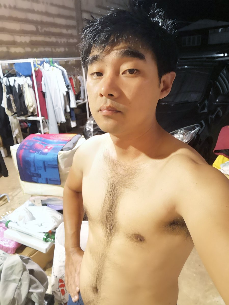 TinaromZz's tweet photo. ออกกำลังกาย​ครบ​10​วัน​แล้ว
พุงยังป่องเหมือน​เดิม​ 😅 https://t.co/zcF783NfMh