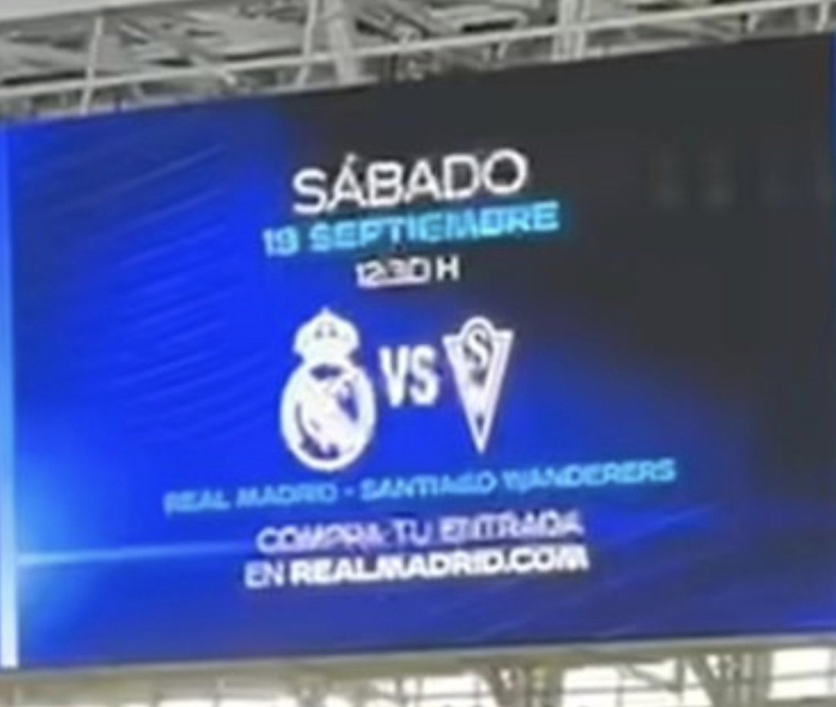 AbranCancha8's tweet photo. Mientras tanto en el Santiago Bernabeu https://t.co/plK1FrUVmj
